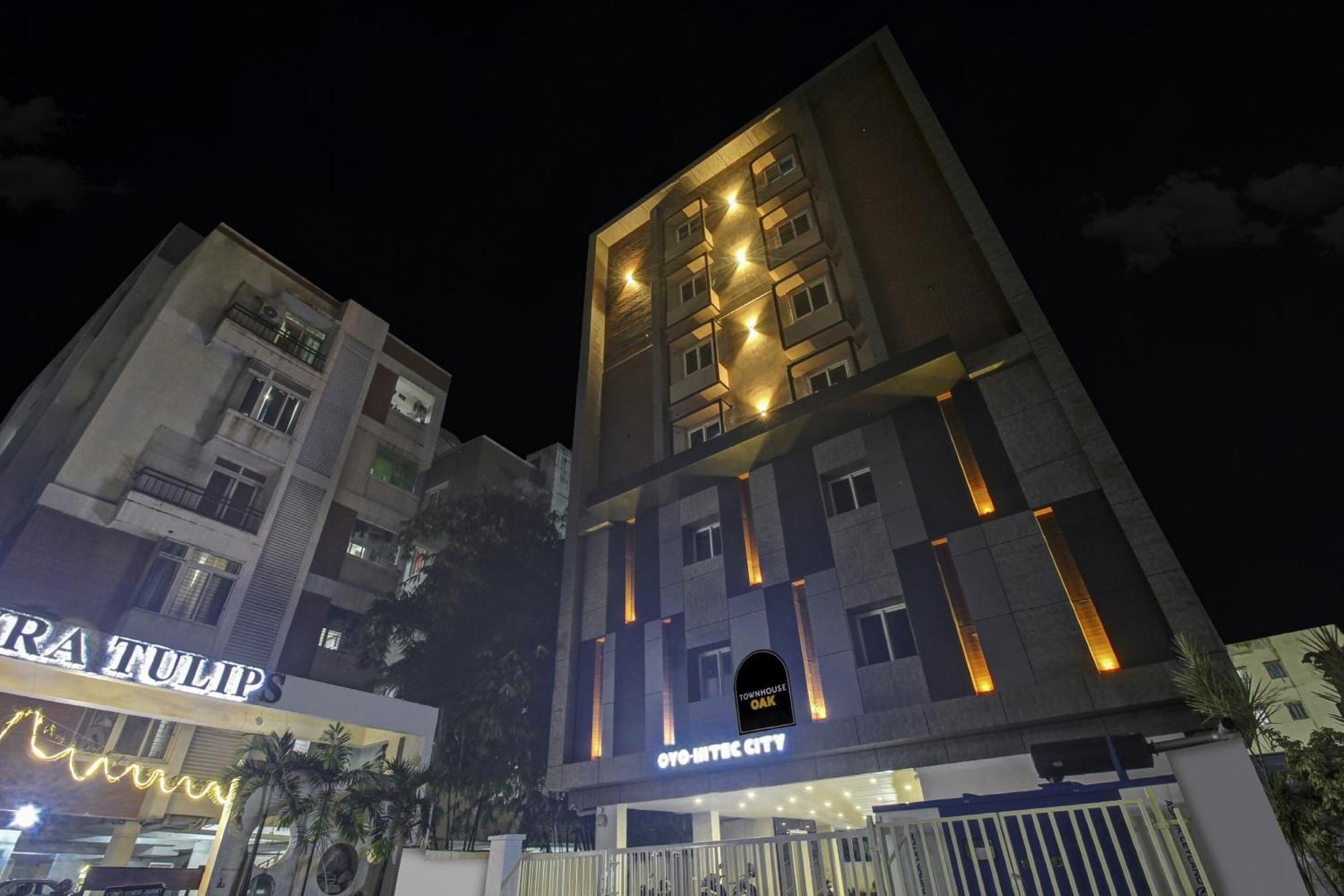 Super Townhouse Oak Hitec City Near Image Hospital Хайдарабад Экстерьер фото